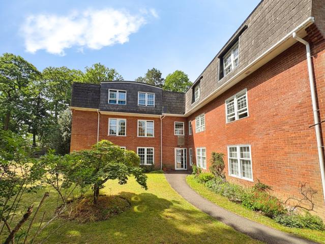 Apartment for rent in Heol-las, Surrey