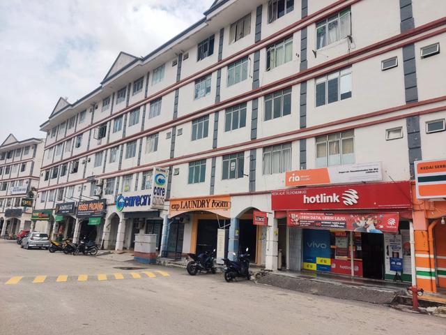 Flat for sale in Malaka