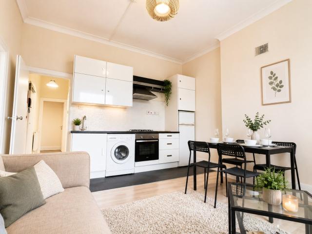 Apartment for rent in Dollis Hill, Greater London