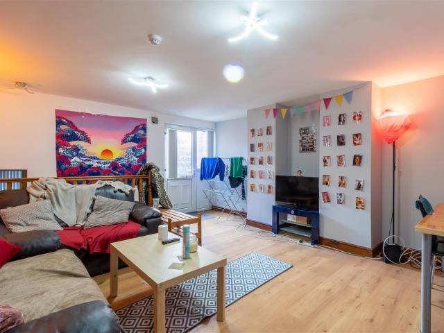 Apartment for rent in Hyde Park, West Yorkshire