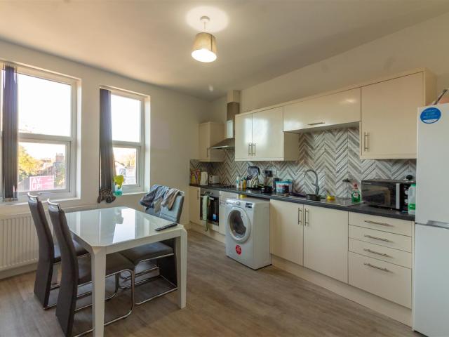 Apartment for rent in Hyde Park, West Yorkshire