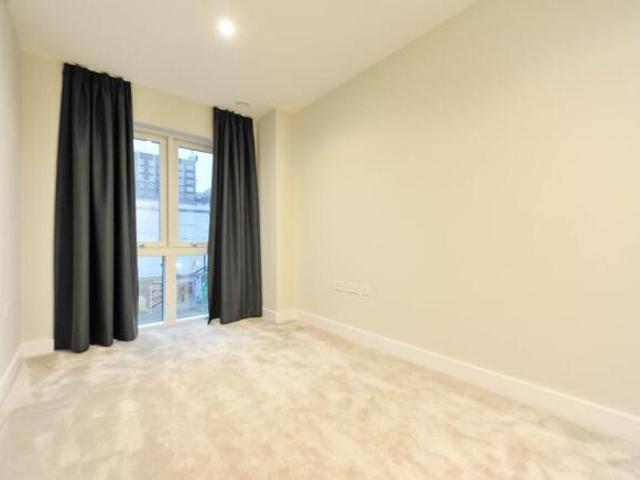 Flat for rent in Cat Hill, England