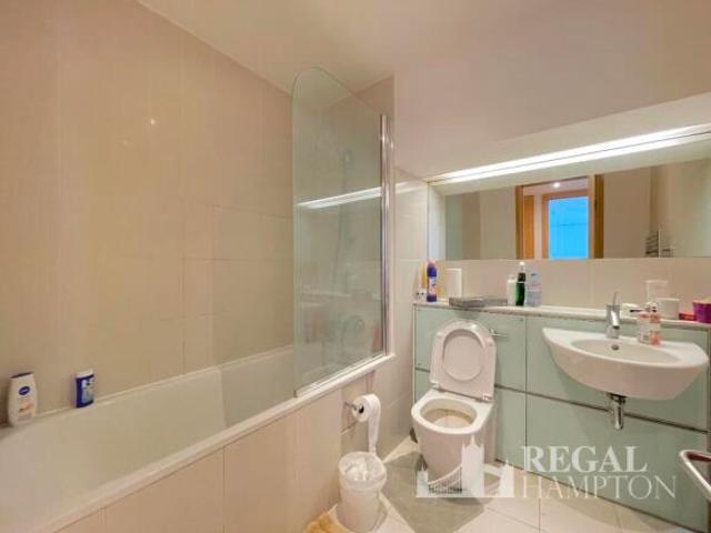 Flat for rent in South Lambeth, Greater London