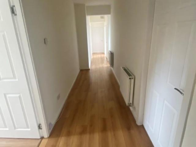 Flat for rent in Lowther