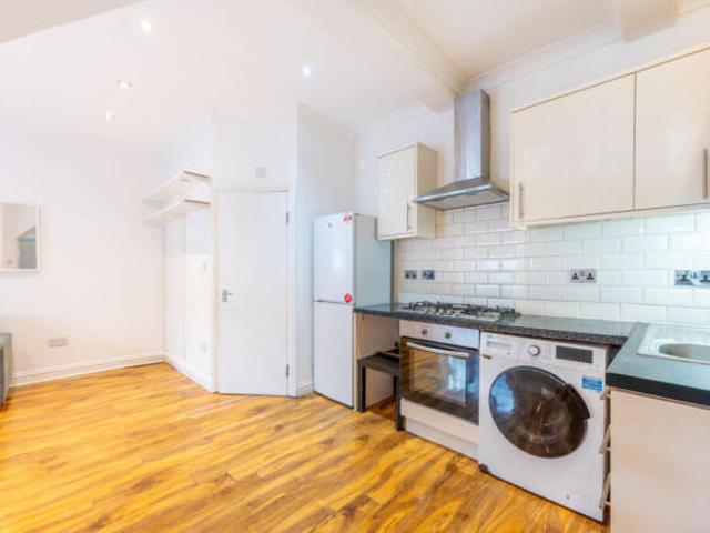 Flat for rent in Chiswick, Greater London