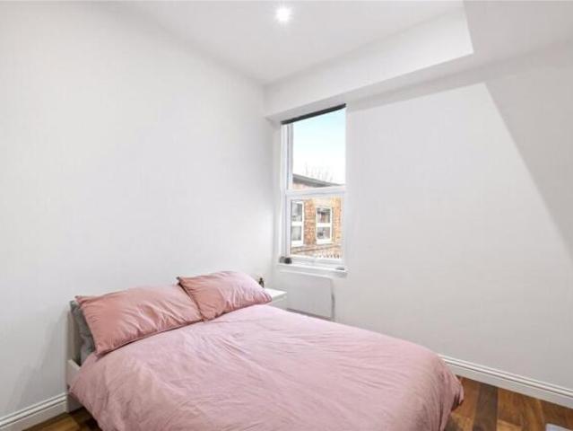 Flat for rent in Cat Hill