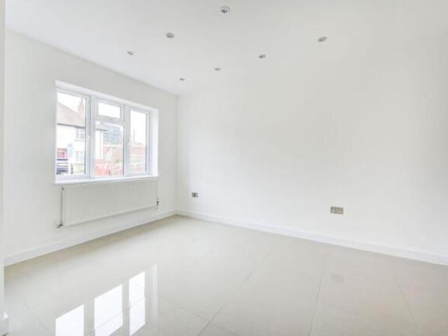 Flat for rent in Acton, Greater London