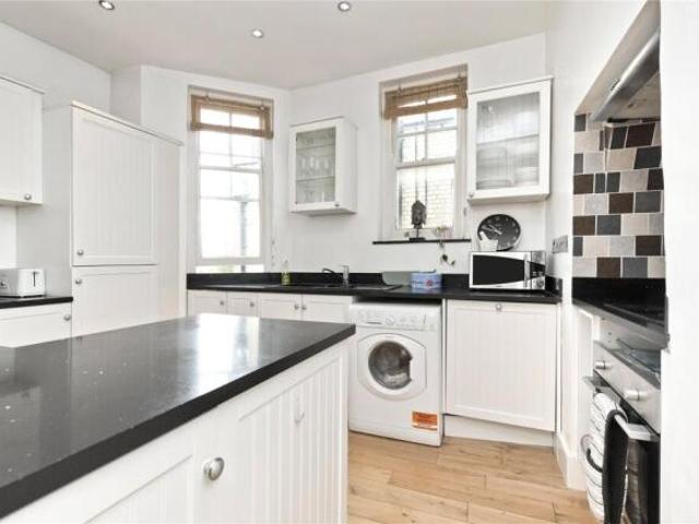 Flat for rent in Cat Hill
