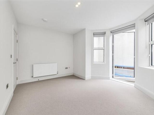 Flat for rent in Cat Hill