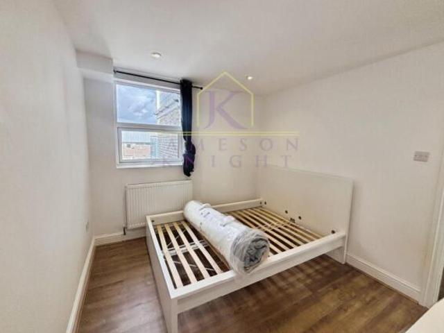 Flat for rent in Cat Hill, England