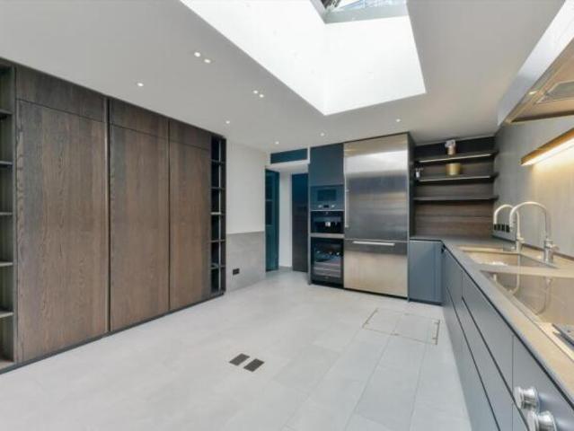 Flat for rent in Battersea, Greater London