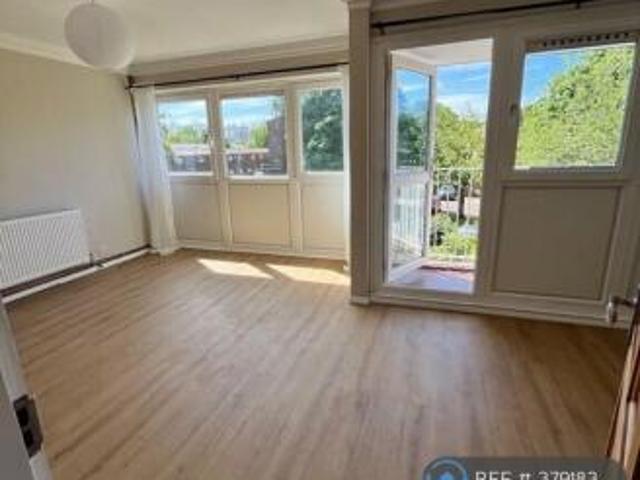 Flat for rent in Cat Hill
