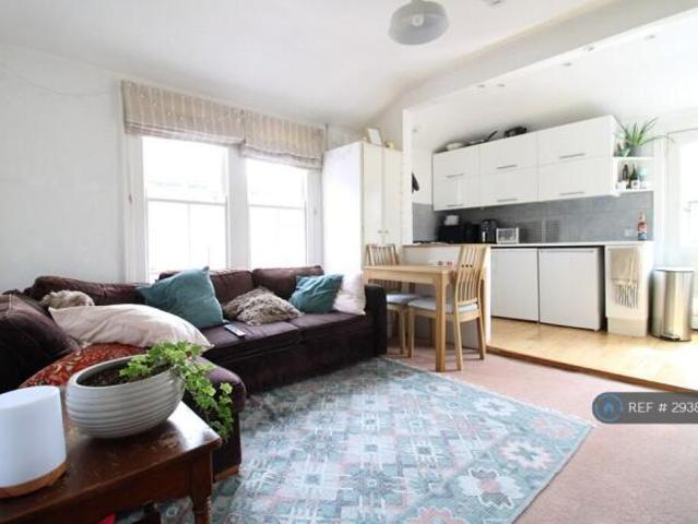 Flat for rent in Cat Hill