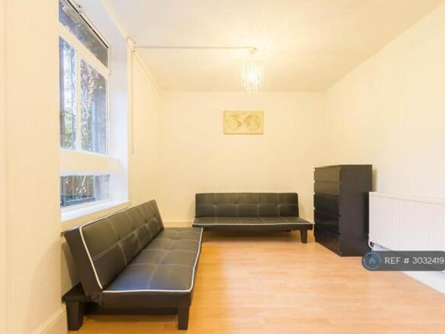 Flat for rent in Cat Hill