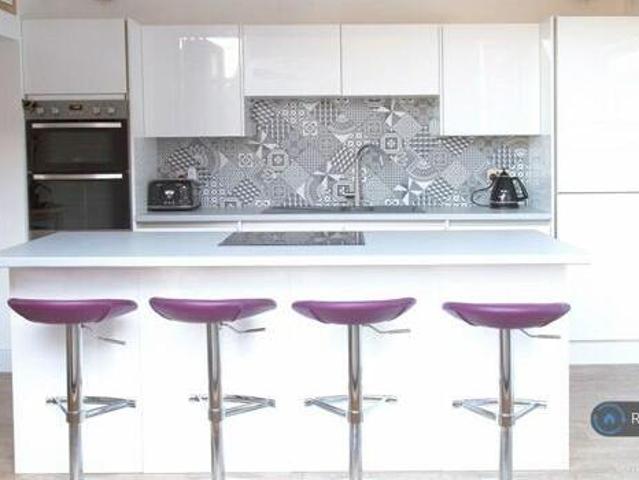 House for rent in Ascot