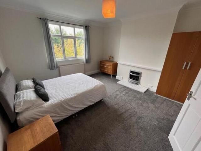 Flat for rent in West Park, West Yorkshire