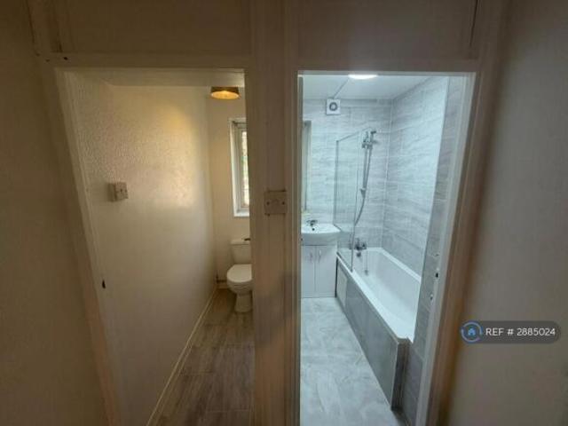 Flat for rent in Cat Hill