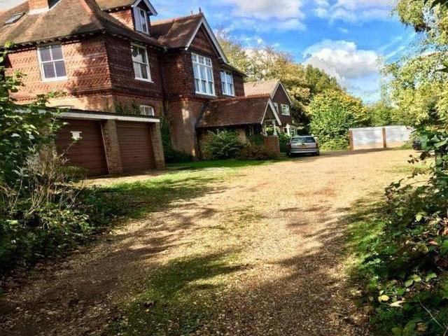 House for rent in Surrey