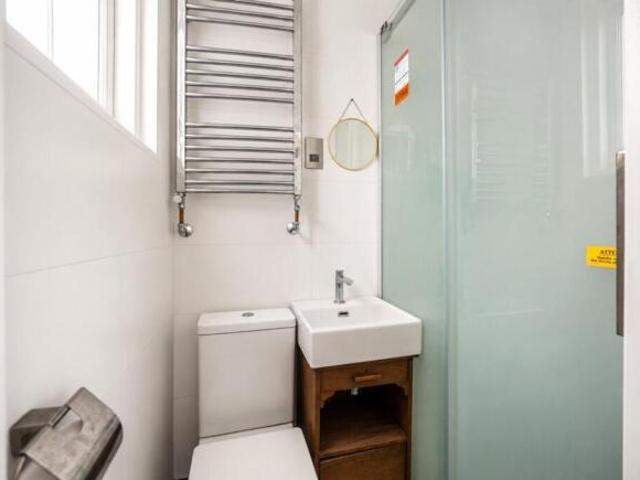 Flat for rent in Cat Hill