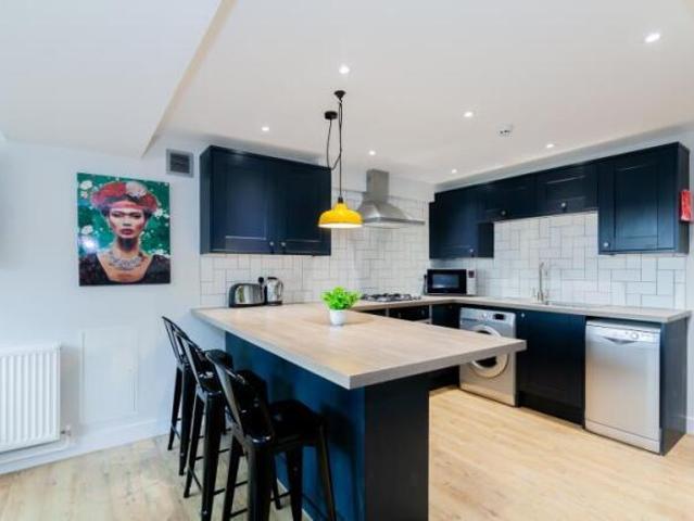Flat for rent in Huddersfield, West Yorkshire