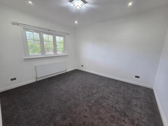 Flat for rent in Cat Hill