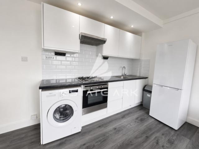 Flat for rent in Stamford Hill, Greater London