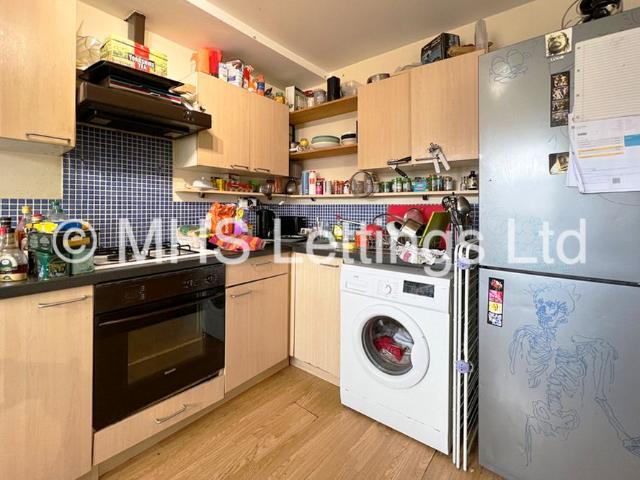 Room for rent in Hyde Park, West Yorkshire