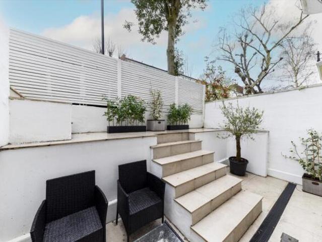 Flat for rent in Cat Hill