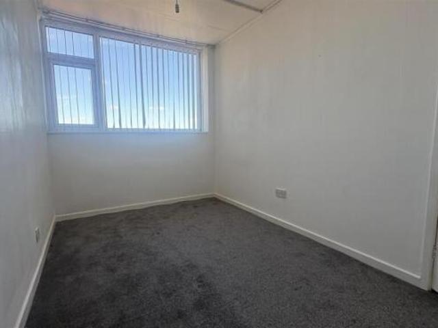 Flat for rent in Holbrooks, West Midlands