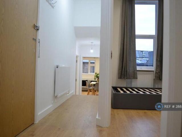 Flat for rent in Cat Hill