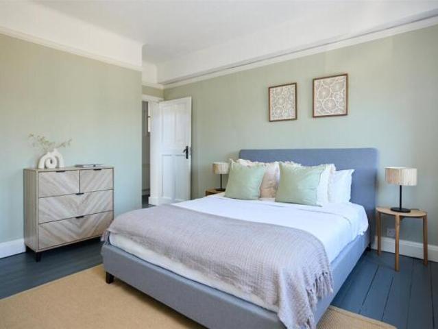 Flat for rent in Cat Hill