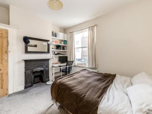 Flat for rent in Tooting Graveney, Greater London