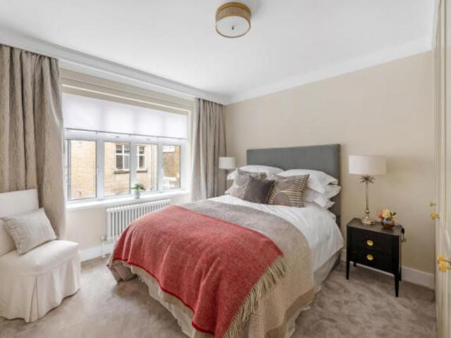 Flat for rent in Cat Hill, England