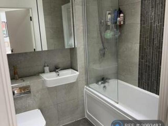 Flat for rent in Cat Hill, England