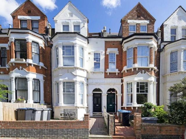 Flat for rent in Brondesbury Park