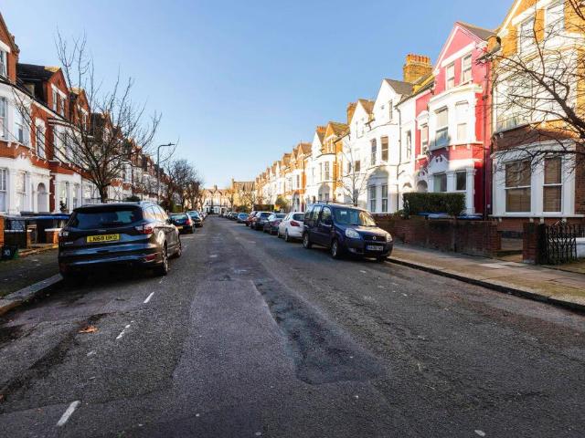Flat for rent in Cat Hill