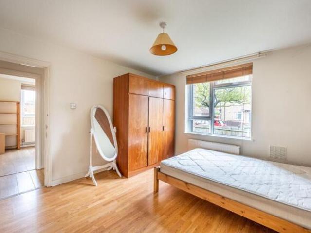 Flat for rent in Acton, Greater London