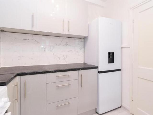 Flat for rent in Templecombe, Somerset