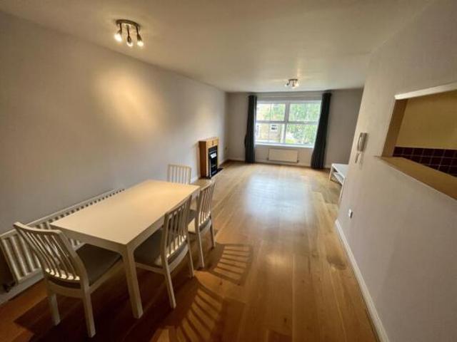 Flat for rent in West Park, West Yorkshire