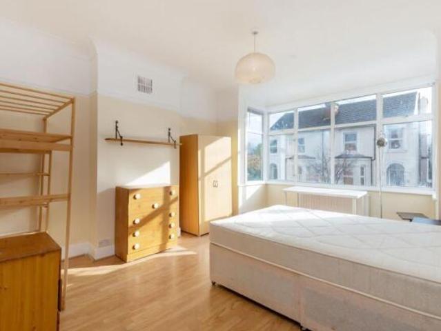 Flat for rent in Cat Hill