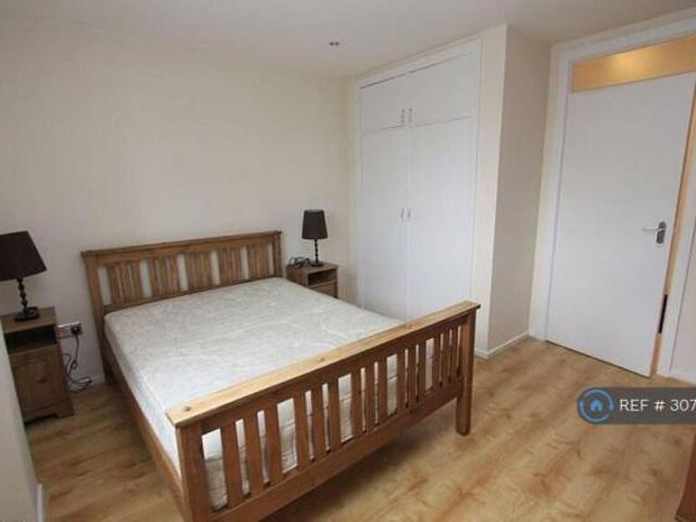 Flat for rent in Cat Hill, England