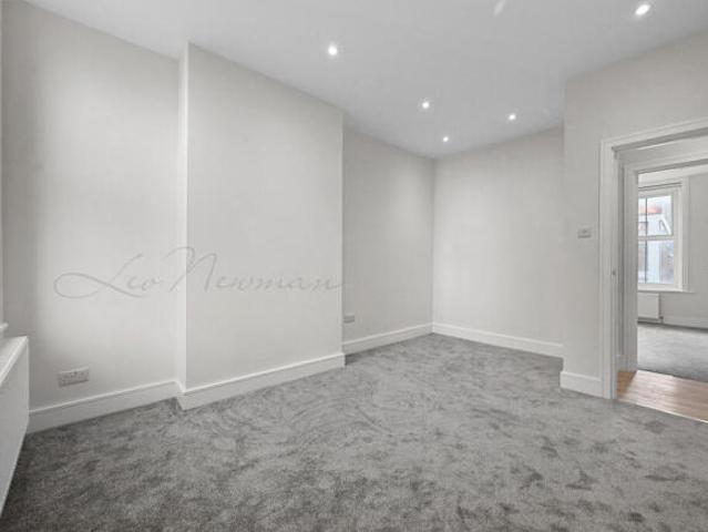Flat for rent in Cat Hill, England