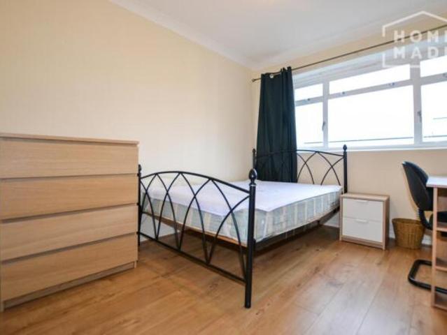 Flat for rent in Cat Hill