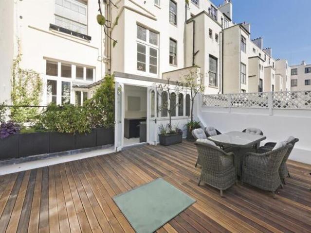 Flat for rent in Cat Hill, England