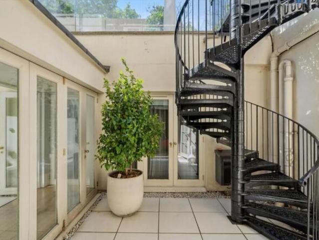 Flat for rent in Cat Hill