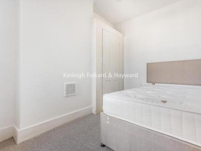 Flat for rent in Cat Hill, England