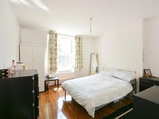 Flat for rent in Fole, Surrey