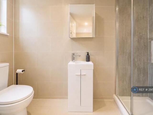 Flat for rent in Cat Hill