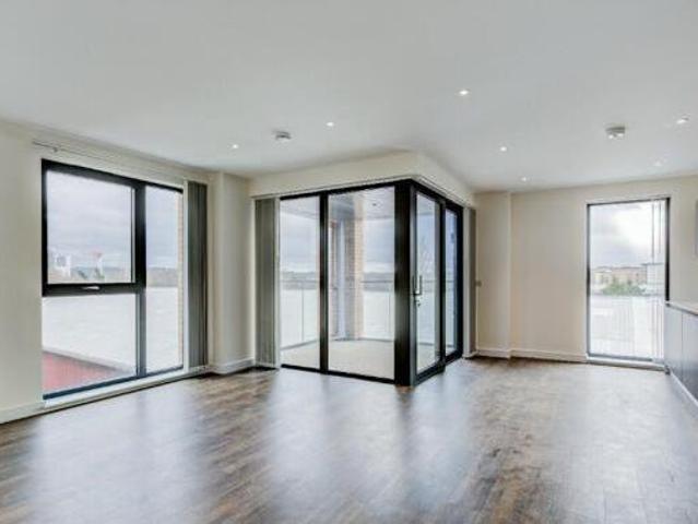 House for rent in Surrey
