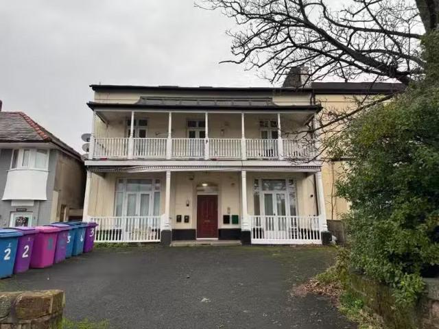 House for rent in Calderstones